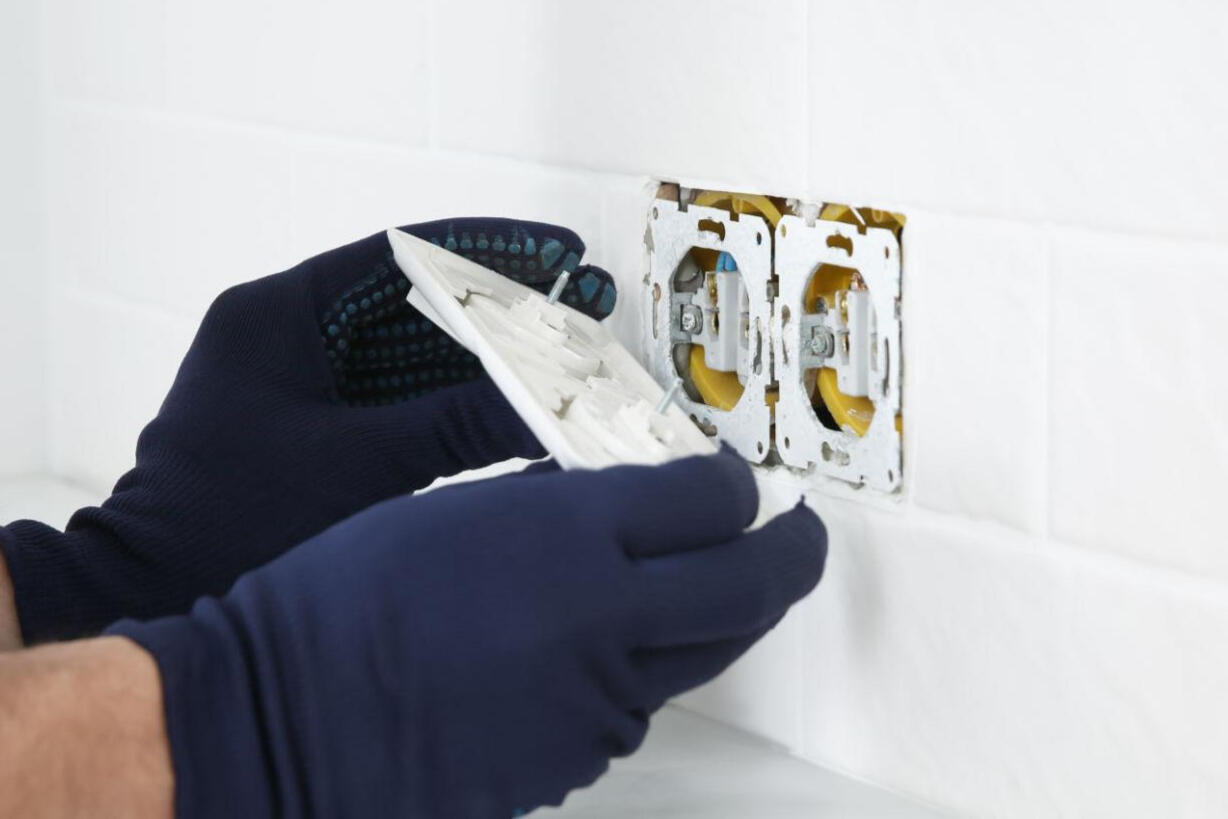 Check Electrical Plugs